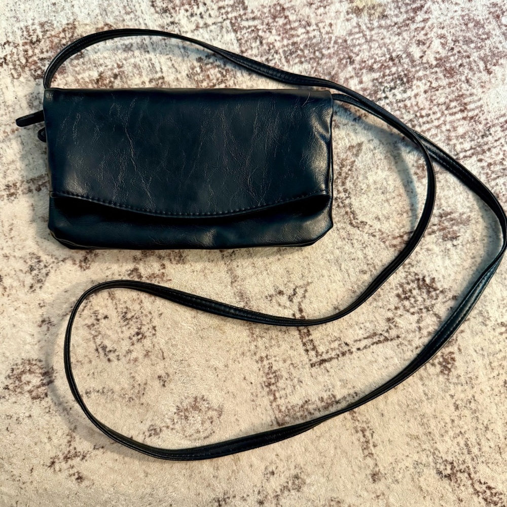 5 for $25!! Vegan Black Leather Crossbody